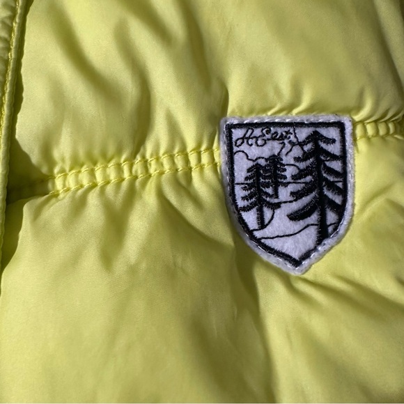 American Eagle Outfitters women's size small neon green puffer vest with hood - Picture 7 of 7
